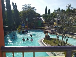 Asyiknya Berenang di Selopanggung