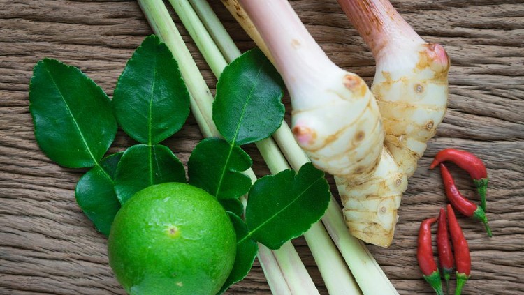 daun jeruk Tom yam ingredient lemon, lemongrass, galangal and chili on wood table for thai spicy soup.