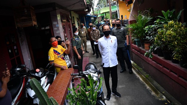 Presiden Joko Widodo (Jokowi) menyebut penyaluran bantuan langsung tunai (BLT) BBM sudah hampir selesai.