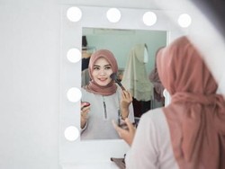 Anti Gagal! Ini Cara Bikin Make Up Glowing di Lebaran 2020