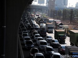 Dirlantas Polda Metro Jelaskan Penyebab Macet di KM 31 Tol Cikampek