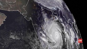 VIDEO: Topan Terdahsyat Terjang India dan Bangladesh Hari Ini