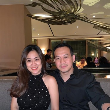 Menguak Sosok Suami Tante Ernie yang Ikutan Viral, Siapakah Dia?