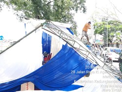 Gegara Kabel Tersangkut Truk, Pos PSBB di Kota Malang Roboh