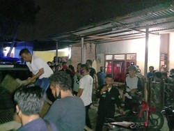 Massa FUI Datangi Warung Tuak di Deli Serdang, Polisi Berjaga