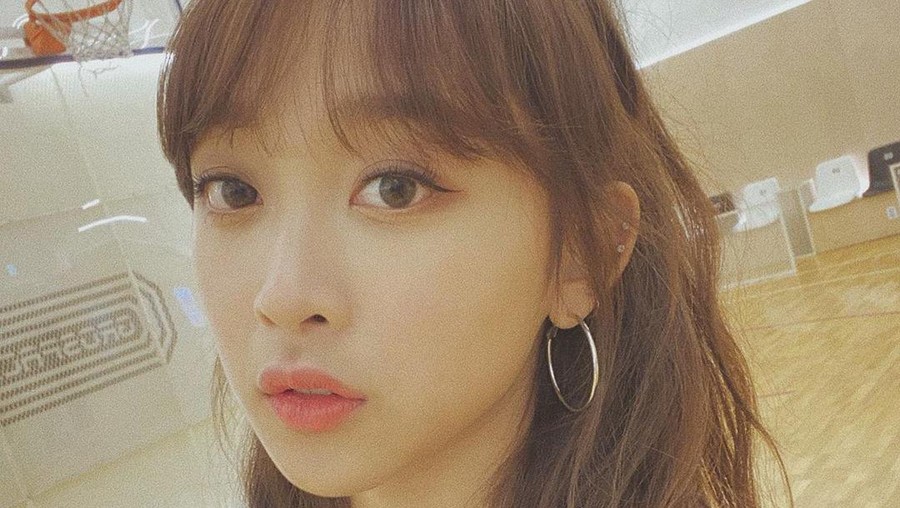 Dita Karang, Idol KPop pertama dari Indonesia