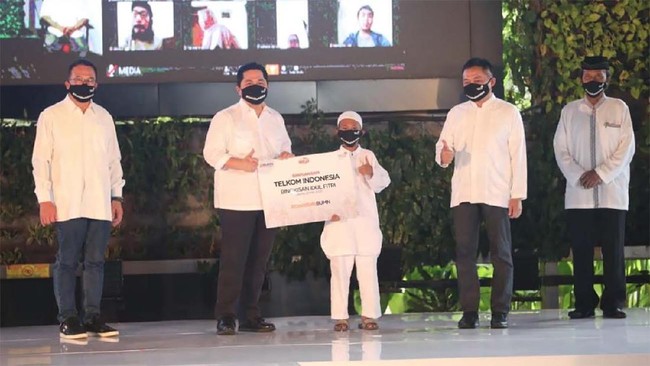 Menteri BUMN Bagikan 100.000 Paket Bantuan TelkomGroup Bagi
Masyarakat Terdampak COVID-19 melalui Pemberdayaan 1.300 UMKM