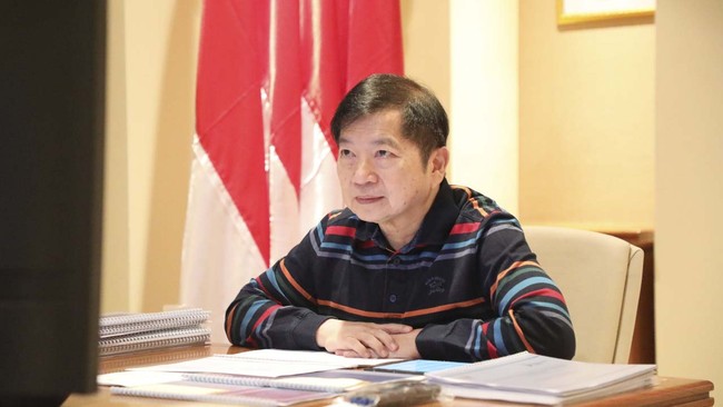 Sejumlah kader dan pimpinan PPP Jawa Timur mengecam pernyataan Ketua Umumnya, Suharso Monoarfa yang menyinggung 'amplop kiai'. Mereka meminta Suharso mundur.