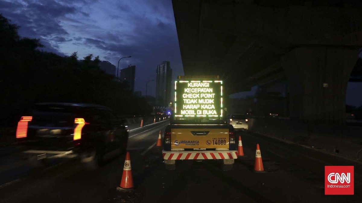 FOTO: Checkpoint Pemudik di Tol Cikarang Barat