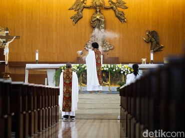 26 Lagu Rohani yang Biasa Dinyanyikan Saat Kenaikan Yesus Kristus