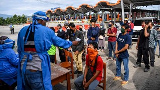 Akal-akalan Pemudik: Jadi TNI Gadungan Hingga Naik Ambulans