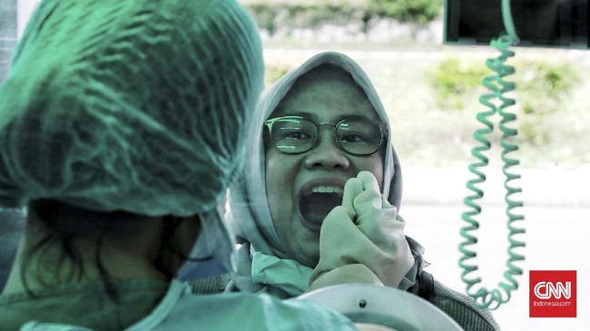 PT Bank Negara Indonesia (Persero) Tbk (Bank BNI) berkolaborasi dengan jaringan Rumah Sakit Bunda dan JSK Group menggelar swab test Covid-19 secara gratis untuk 30.000 orang di area parkir selatan GBK, Jakarta, Kamis (21/5/2020). CNN Indonesia/Andry Novelino
