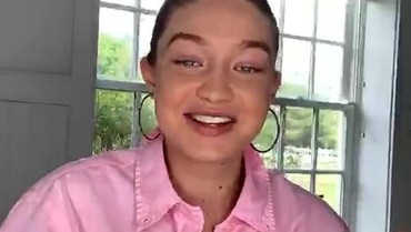 Hamil 6 Bulan, Gigi Hadid Perdana Tunjukkan Perut Buncit