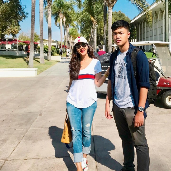 <p>Si sulung Marcello diketahui sudah lulus sekolah di Amerika, Bunda. Diah beberapa kali mengunjungi putranya tersebut lho. (Foto: Instagram @diahpermatasari_d_p_s)</p>