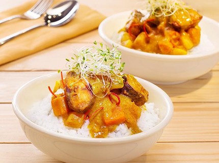 Ngabuburit, Yuk Ajak Si Kecil Masak Resep Nasi Kari Sarden