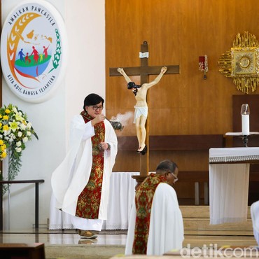 8 Contoh Tema Khutbah Kenaikan Yesus Kristus Lengkap dengan Ayat Alkitab