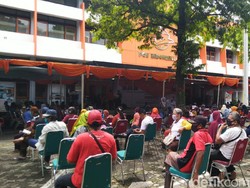 Mensos Pantau Penyaluran Bansos Corona di Semarang: Jangan Buat Beli Rokok!