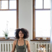 Mau Tetap Sehat Meskipun di Rumah Aja? Berikut Tips untuk Memulai Yoga Sendiri