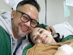 Mona Ratuliu Lahirkan Anak Keempat Secara Caesar