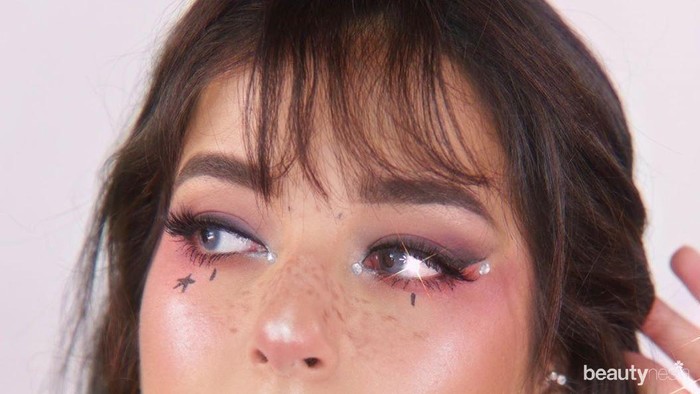 Biar Makin Seru, Yuk Tentuin Tema Makeup untuk Bukber Online Bareng Sahabat!