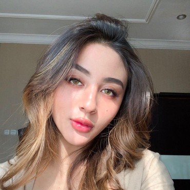 7 Potret Margin Wieheerm, Si Cantik Pacar Baru Ali Syakieb