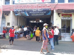 Saat Jajan Es Dawet dan Lenjongan Pasar Gede Harus Ditunda Dulu