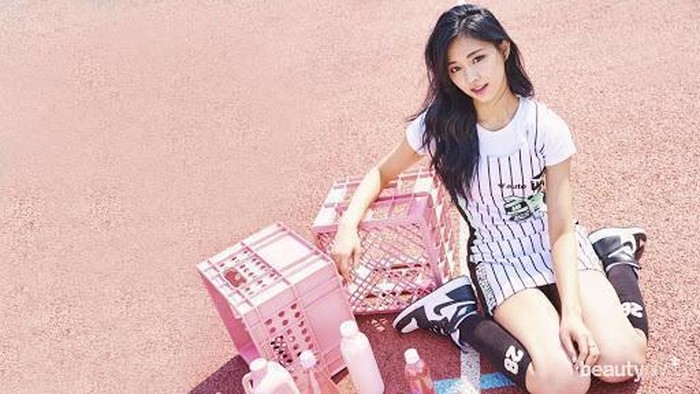 7 Potret Tzuyu TWICE dengan Outfit Kasual yang Elegan dan Berkelas