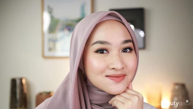 6 Gaya  Hijab  Simpel dan Cantik Kiara Leswara untuk 