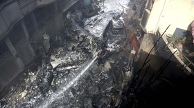 FOTO: Jatuhnya Pakistan Airlines di Karachi