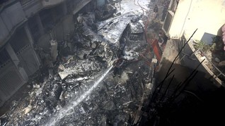 FOTO: Jatuhnya Pakistan Airlines di Karachi