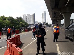 Travel-travel Gelap Ditilang Polisi di Gerbang Tol, Begini Nasib Penumpangnya