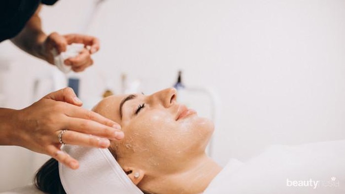 Punya Masalah Kulit, Harus ke Dermatolog atau Aesthetician?
