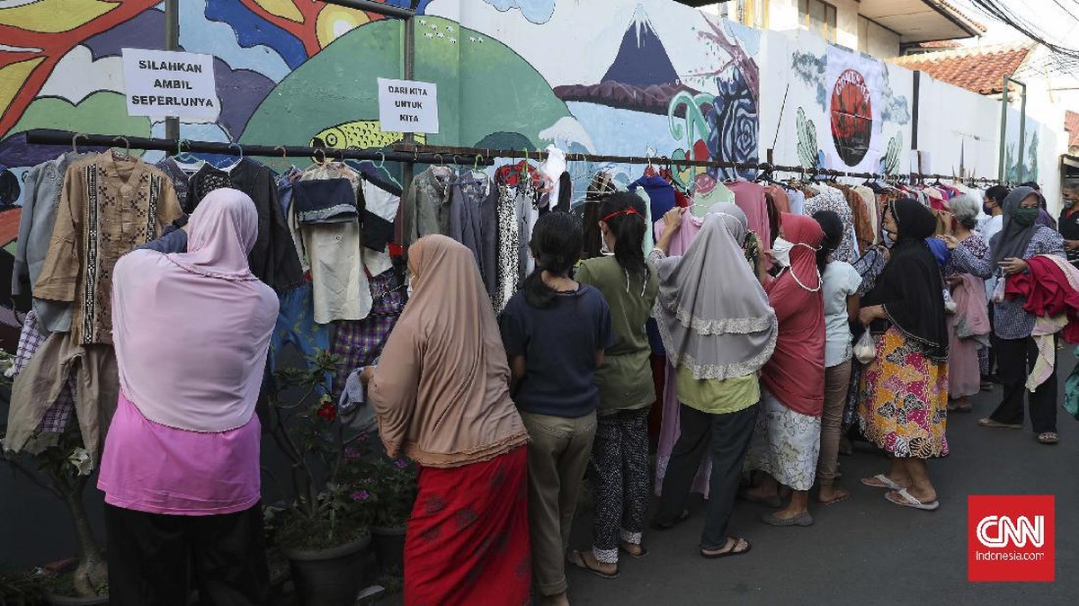 FOTO : Pembagian Gratis Busana Layak Pakai Jelang Idul Fitri