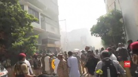 VIDEO: Detik-detik Setelah Jatuhnya Pesawat di Pakistan
