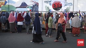 FOTO : Pembagian Gratis Busana Layak Pakai Jelang Idul Fitri