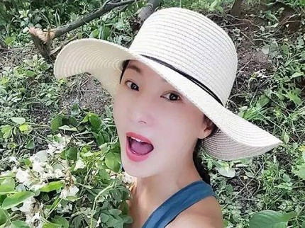 7 Foto Kecantikan Wanita Usia Setengah Abad yang Dikira Masih ABG