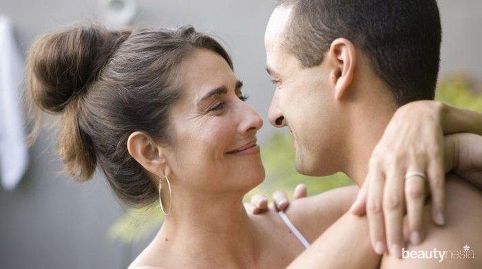 Punya Suami Lebih Muda, Ini Dia Suka Duka yang Dialami oleh Para Istri