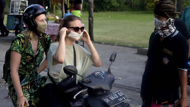 Pemda Bali minta pemerintah pusat memangkas waktu karantina wisatawan mancanegara di hotel dari 5 hari menjadi 3 hari demi memancing kunjungan turis.