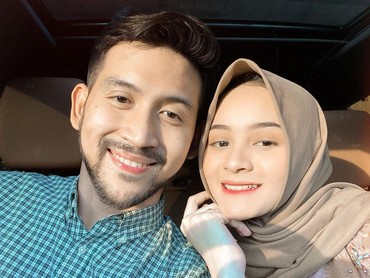 Dituding Promosikan Pernikahan Anak, Selebgram Sabrina & Adhiguna Dikritik