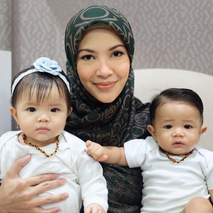 <div>Pada Juli 2019, pesinetron Ratna Galih melahirkan anak kembarnya yang fraternal alias perempuan dan laki-laki. (Foto: Instagram @ratnagalih)</div>