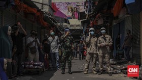 Anies Kerahkan TNI-Polri Jaga Pasar, Pembeli Makin Khawatir