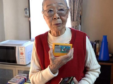 Heboh Nenek 90 Tahun Jadi YouTuber Game Tertua di Dunia