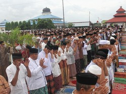 Bacaan Takbir 7-5 Kali Rakaat Pertama dan Kedua Shalat Idul Fitri