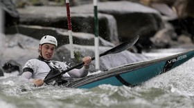 FOTO: Aksi Atlet Kayak AS Latihan di Tengah Pandemi Corona
