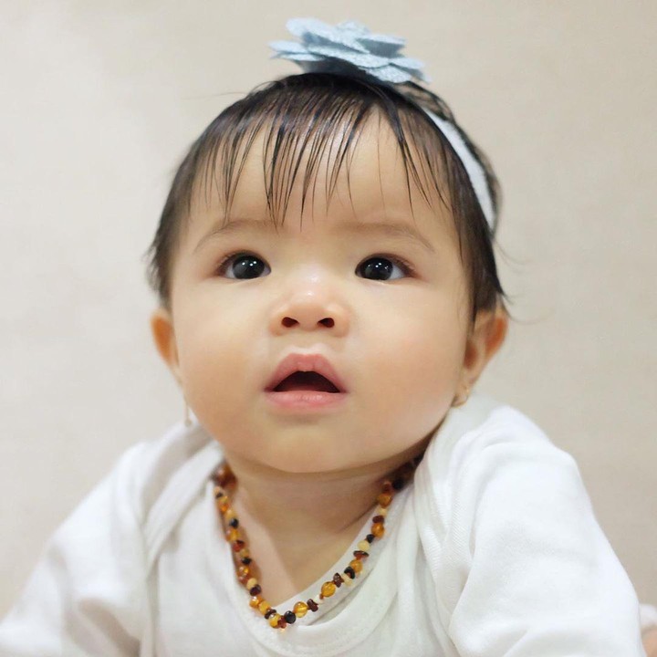 <div>Nama anak kembar yang berjenis kelamin perempuan yaitu Shelma Aisyah Sawkani. Cantik ya Shelma? (Foto: Instagram @ratnagalih)</div>