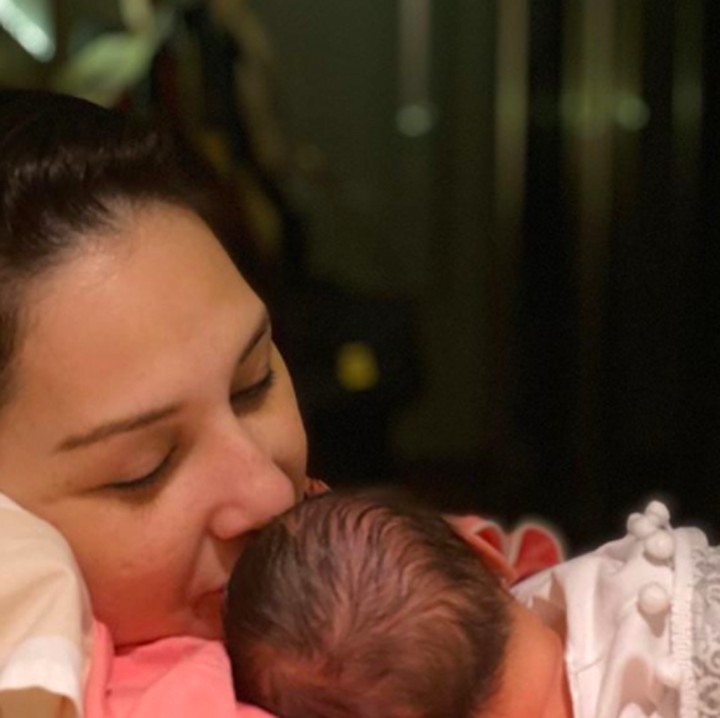 <p>Sehat selalu ya, adik bayi dan bunda Mona sekeluarga. (Foto: Instagram @indrabrasco)</p>