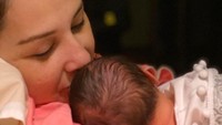 7 Foto Mona Ratuliu Lahirkan Anak ke-4 di Tanggal Cantik, Tak Ditemani Suami