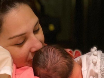 7 Foto Mona Ratuliu Lahirkan Anak ke-4 di Tanggal Cantik, Tak Ditemani Suami