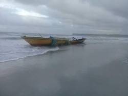 Kapal Angkut Pemudik Tenggelam di Maluku: 10 Selamat, 6 Tewas, dan 3 Hilang