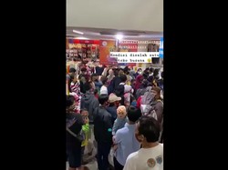 Video: Masuk Lewat Basement, Pembeli Serbu Toko Pakaian di Bogor